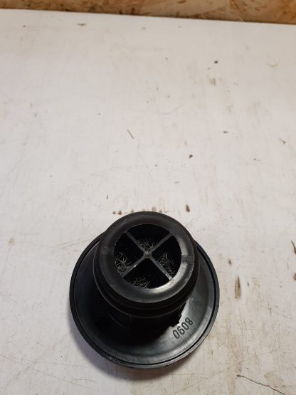 Oil filler cap - Image 3