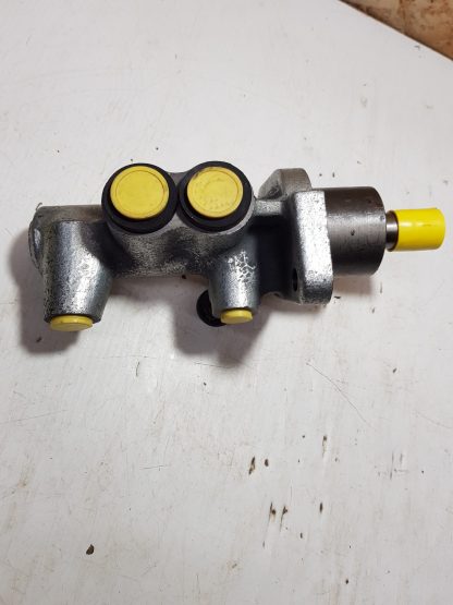 Vauxhall Astra, Cavalier 1986 - 1995 non abs brake master cylinder - Image 5