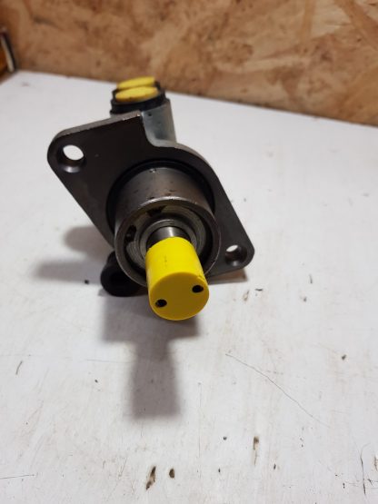Vauxhall Astra, Cavalier 1986 - 1995 non abs brake master cylinder - Image 3