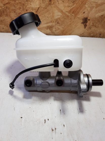 Kia Sedona 2.5, 2.9 Brake master cylinder 1999 - 2007