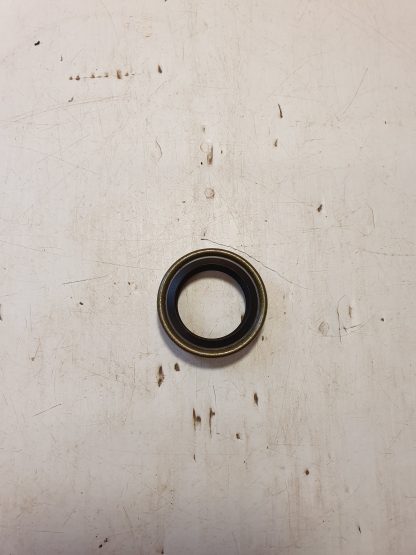 Type 9 gearbox output shaft shaft oil seal - Image 3